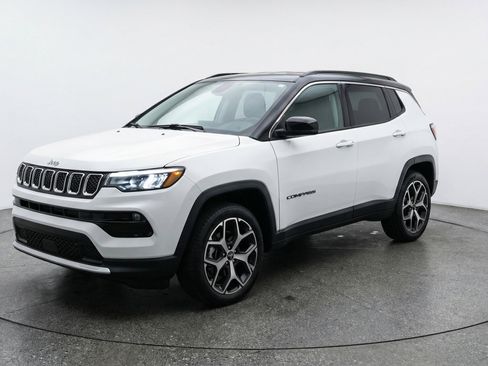 Used 2025 Jeep Compass Limited image 3