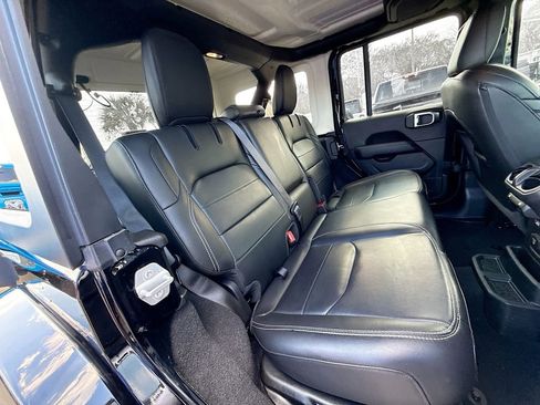 Used 2023 Jeep Wrangler Unlimited Sahara w/ Cold Weather Group image 31