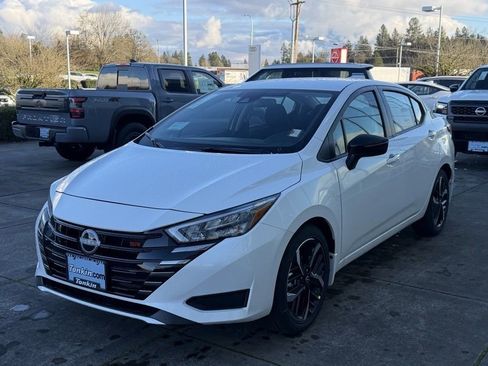 New 2025 Nissan Versa SR w/ Trunk Package image 4