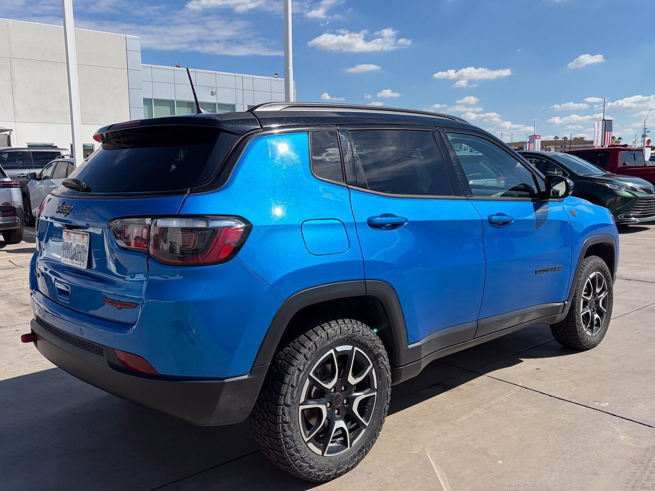 Used 2025 Jeep Compass Trailhawk AWD/4WD image 2