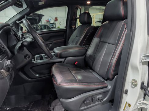 Used 2020 Nissan Titan PRO-4X w/ Pro-4x Convenience Package image 8