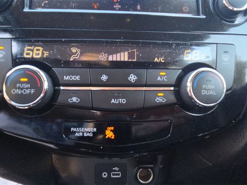 Used 2019 Nissan Rogue SV w/ Premium Package image 24