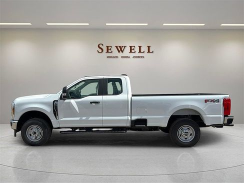 New 2025 Ford F250 XLT w/ FX4 Off-Road Package image 2