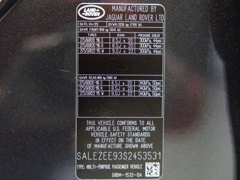 Used 2025 Land Rover Defender 110 image 48