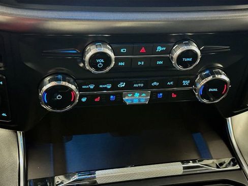 New 2025 Ford F150 Platinum w/ FX4 Off-Road Package image 16