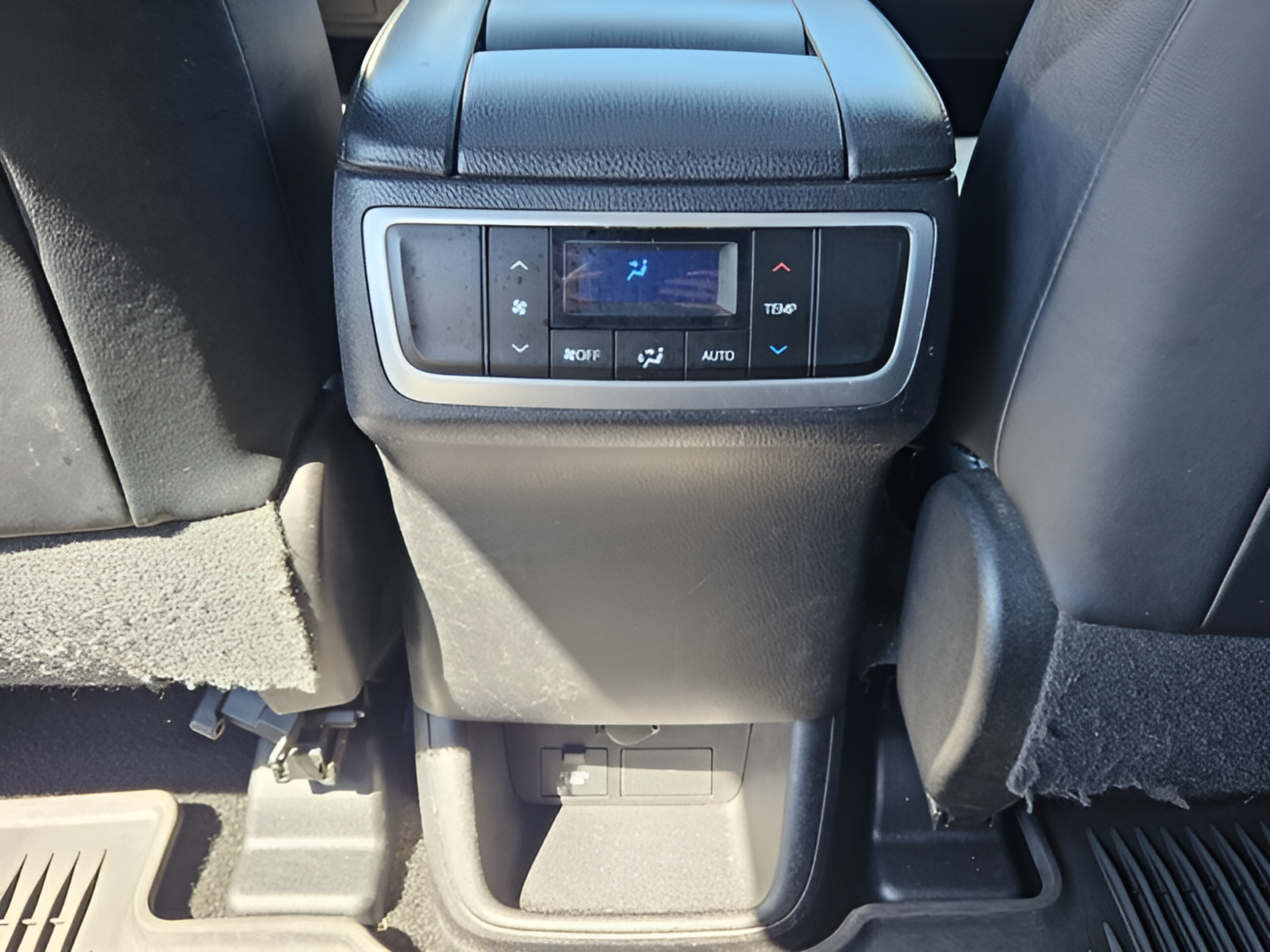 Used 2016 Toyota Highlander XLE AWD/4WD image 11