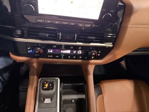 Certified 2025 Nissan Pathfinder Platinum w/ Cargo Package FWD image 18
