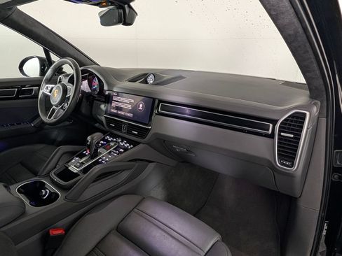 Used 2023 Porsche Cayenne GTS AWD/4WD image 19