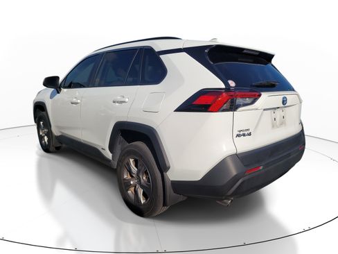 Used 2024 Toyota RAV4 LE AWD/4WD image 5