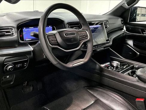 Used 2023 Jeep Wagoneer 4WD w/ Convenience Group I image 16