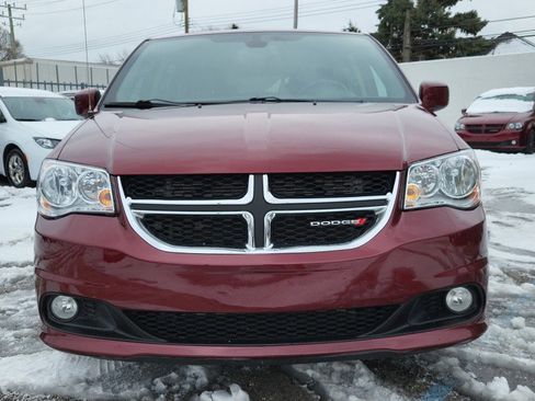 Used 2019 Dodge Grand Caravan SXT w/ Rear Park Assist Package image 3