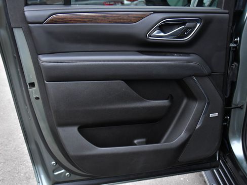 Used 2023 Chevrolet Suburban Premier image 38