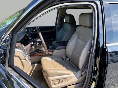 Used 2019 Chevrolet Suburban Premier AWD/4WD image 25