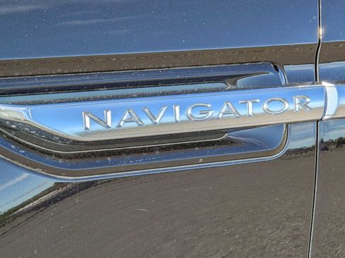 Used 2021 Lincoln Navigator Reserve w/ Luxury Package AWD/4WD image 11