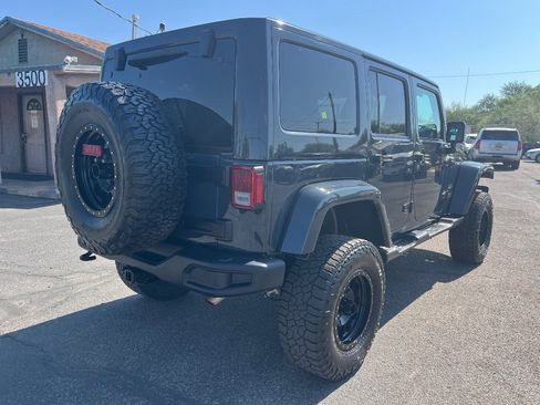 Used 2017 Jeep Wrangler Unlimited Sahara w/ Connectivity Group AWD/4WD image 5