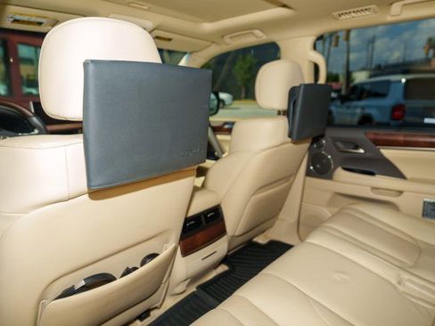 Used 2018 Lexus LX 570 4WD image 24