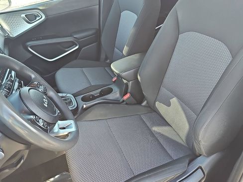 Used 2024 Kia Soul LX w/ Option Group 015 FWD image 14
