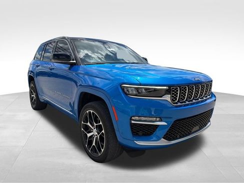 Used 2023 Jeep Grand Cherokee Summit AWD/4WD image 3