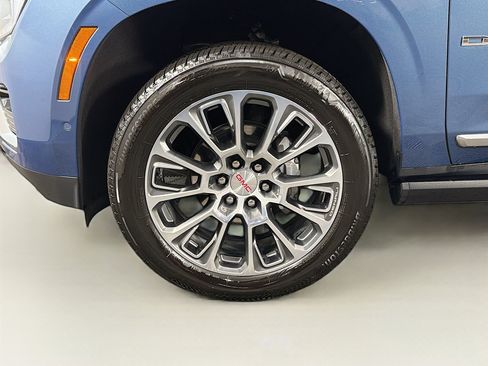 Used 2025 GMC Yukon Denali w/ Denali Reserve Package image 34