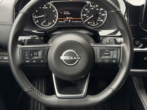 Used 2025 Nissan Pathfinder SV FWD image 11