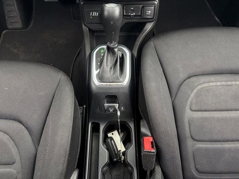 Used 2021 Jeep Renegade Latitude image 22