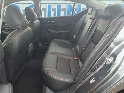 Used 2022 Nissan Altima 2.5 SR w/ Midnight Edition Package FWD image 13