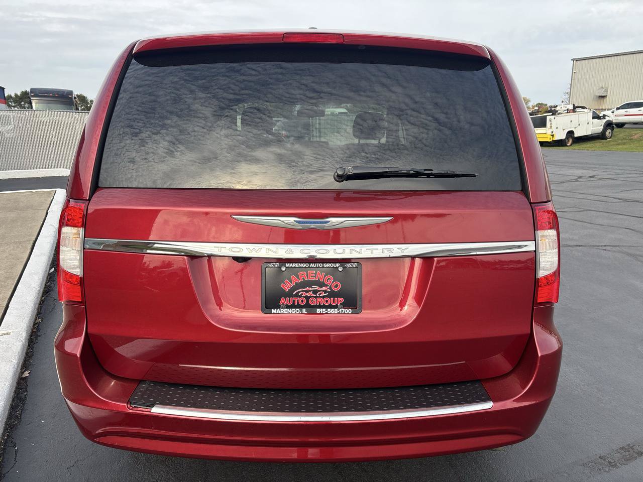 Used 2016 Chrysler Town & Country Touring w/ Driver Convenience Group FWD image 4