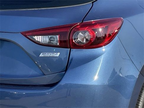 Used 2018 MAZDA MAZDA3 Grand Touring image 6