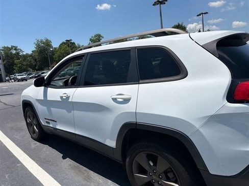 Used 2017 Jeep Cherokee Latitude w/ Safety/Convenience Group FWD image 7