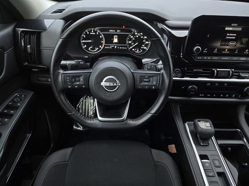 Used 2024 Nissan Pathfinder SV image 13