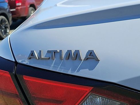Used 2024 Nissan Altima 2.5 SR FWD image 29