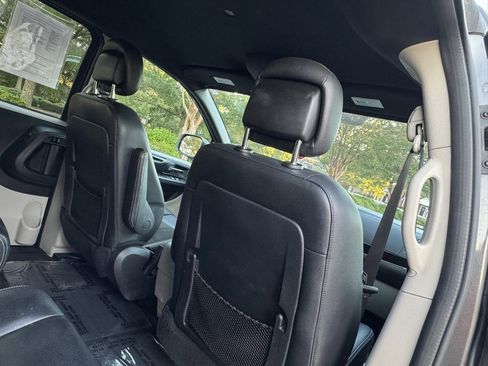 Used 2020 Dodge Grand Caravan SXT image 22