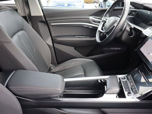 Used 2021 Audi e-tron Premium image 13