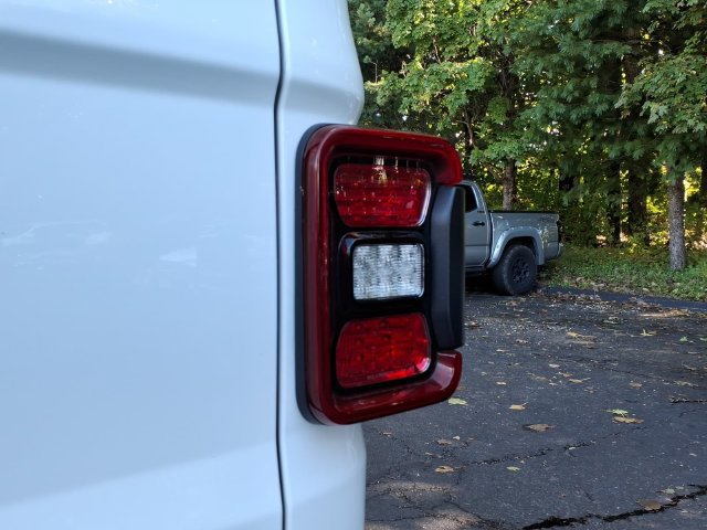 Certified 2025 Jeep Gladiator Sport w/ Premium Package AWD/4WD image 17