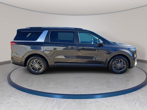 New 2026 Kia Carnival EX FWD image 4