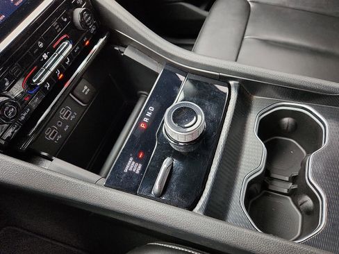 Used 2024 Jeep Grand Cherokee Limited w/ Black Appearance Package image 25