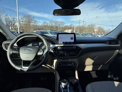 Certified 2022 Ford Escape SE w/ SE Sport Appearance Package image 3