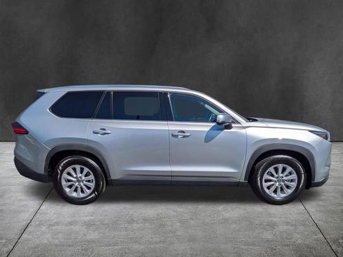 Used 2025 Toyota Grand Highlander FWD image 3