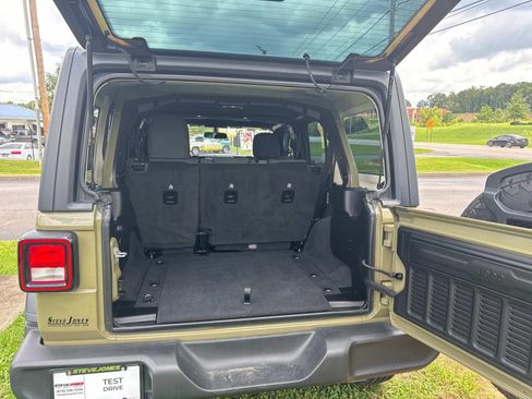 Used 2025 Jeep Wrangler Unlimited Sport AWD/4WD image 16