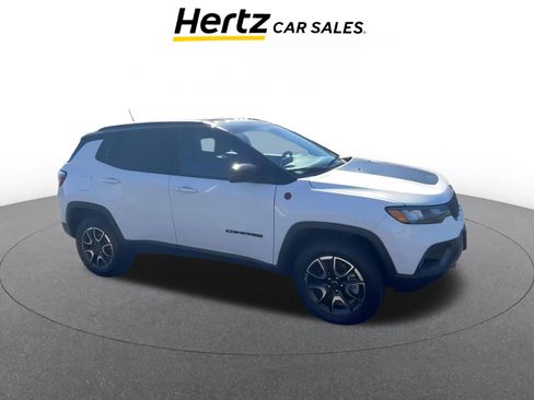 Used 2025 Jeep Compass Trailhawk image 1