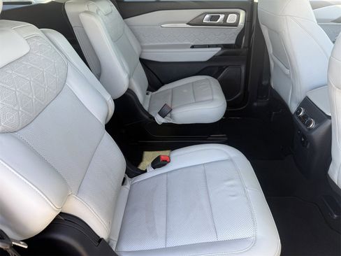 Used 2025 Ford Explorer Platinum w/ Ultimate Package image 14