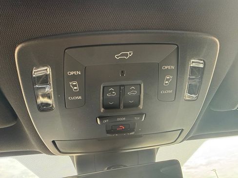 Used 2025 Toyota Sienna Limited AWD/4WD image 19