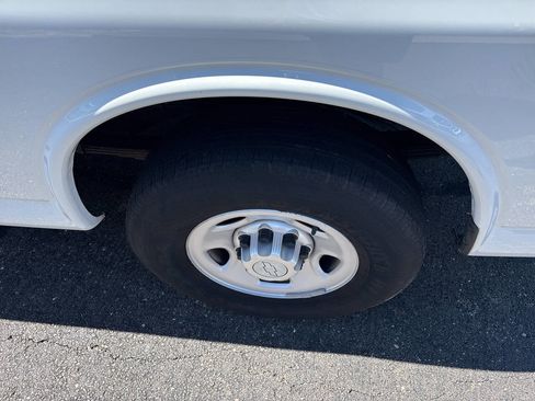 Used 2015 Chevrolet Express 2500 RWD image 11