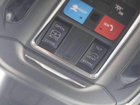 Used 2024 Jeep Grand Cherokee Laredo X RWD image 35