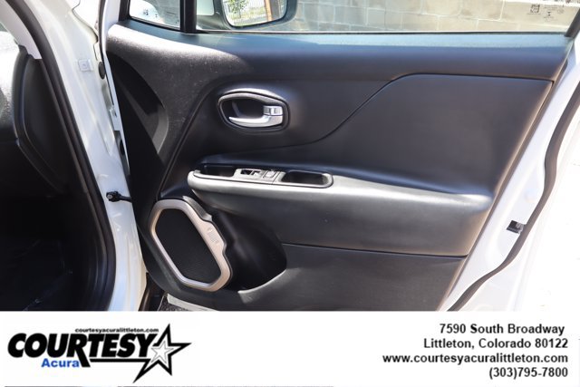 Used 2015 Jeep Renegade Limited AWD/4WD image 34