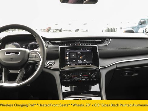 New 2025 Jeep Grand Cherokee Altitude image 10