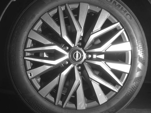 Used 2025 Nissan Altima 2.5 SV FWD image 12