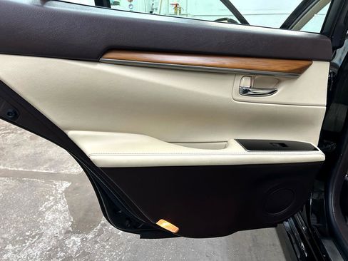 Used 2017 Lexus ES 300h image 44