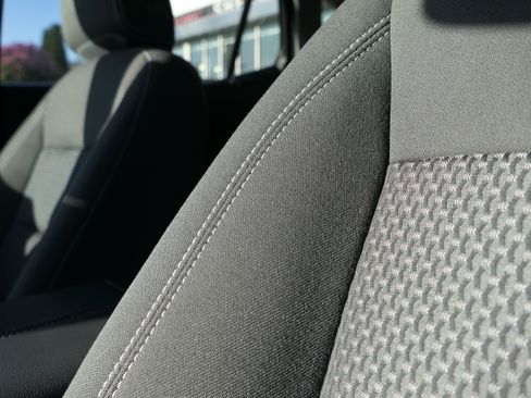 Used 2022 GMC Terrain SLE w/ Driver Convenience Package image 11