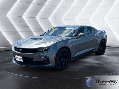 Used 2020 Chevrolet Camaro SS RWD image 1